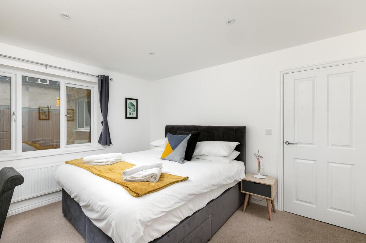 Hertford Serviced Apartments Ware Bagian luar foto